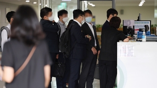 '북송' 대통령기록물 본격 압수…文정부 윗선 겨냥