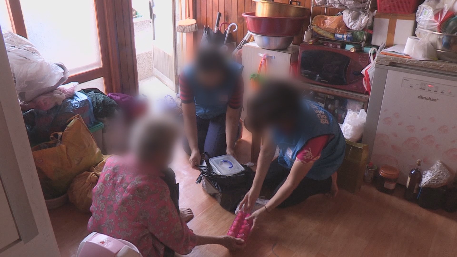 복지 대상자 늘어나는데 담당인력 그대로…또다른 한계