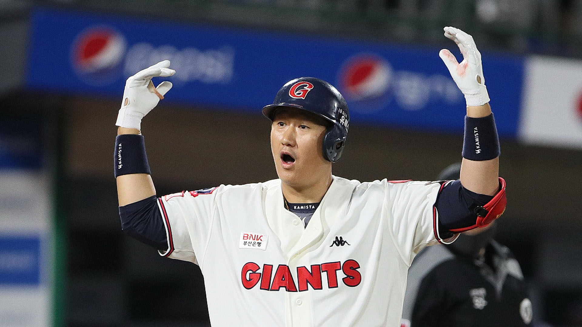 롯데 이대호 결승 만루포…'가을야구 포기없다'