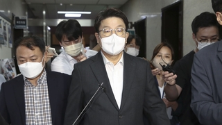 거취 압박 권성동 "당 수습이 우선"…반발 계속