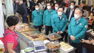 폭우 상처 여전한데…태풍 힌남노 북상에 상인들 한숨