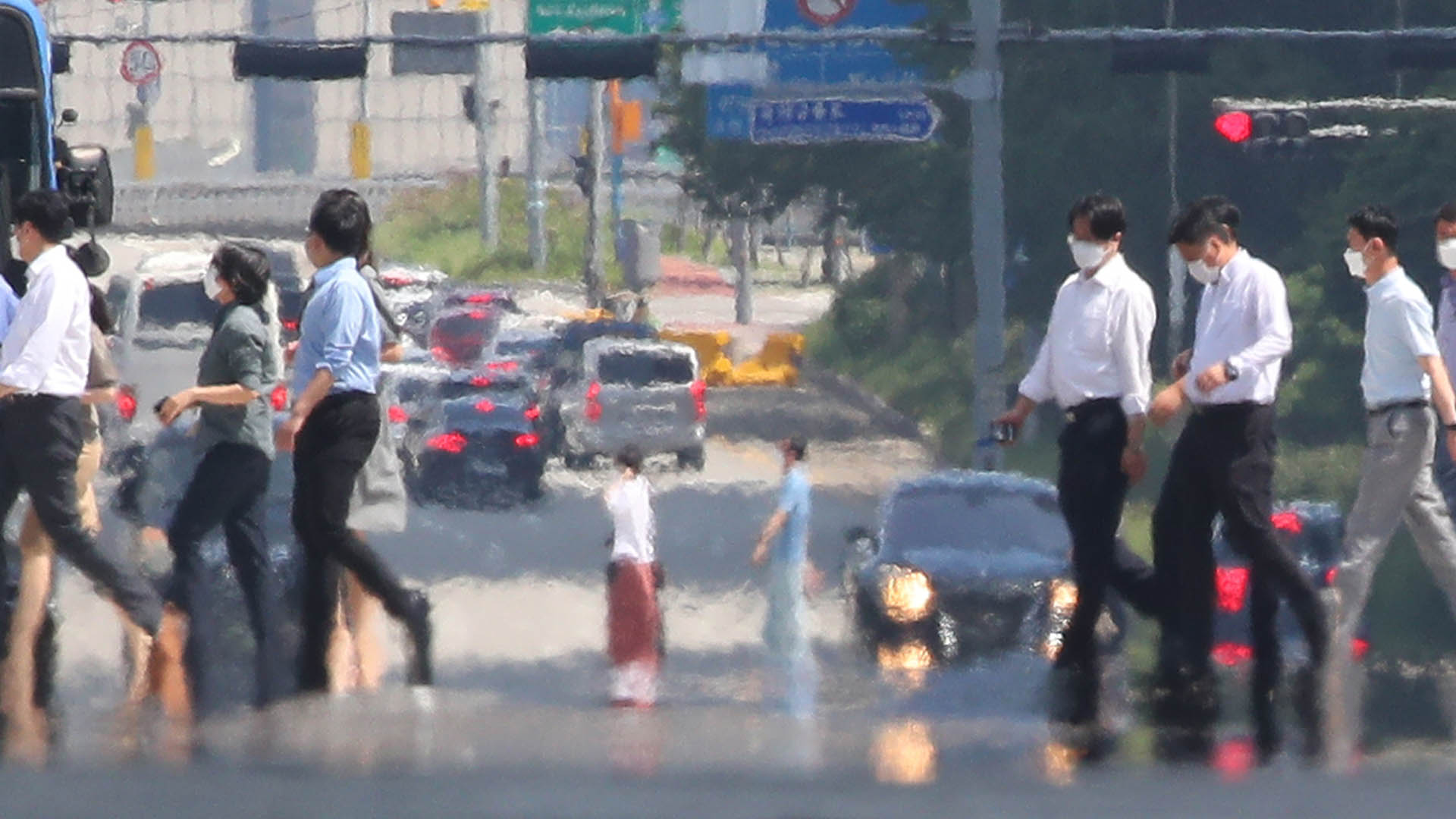 [핫클릭] 태풍 영향에 광주 34.5도…9월 관측 사상 최고 더위 外