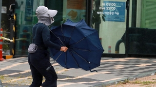 스쳤는데 초속 34m 강풍…태풍 물러가고 기온 '뚝'