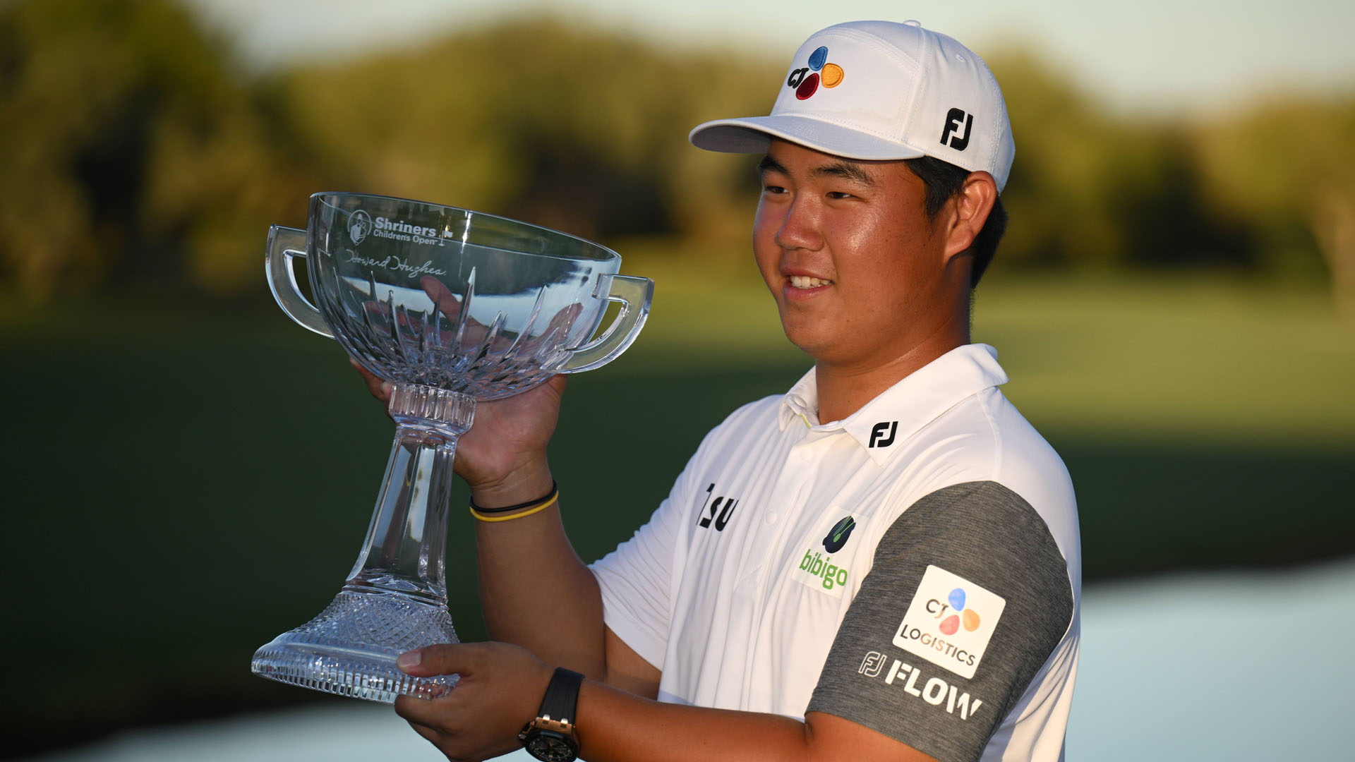 스무살 김주형, PGA 2승째…우즈와도 나란히