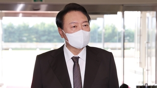 윤대통령 "핵 위협 앞에 정당화될 수 있나"…'친일 국방' 공세 일축
