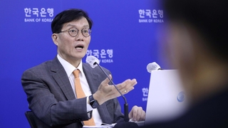10년 만에 기준금리 3%로…내년까지 더 올린다