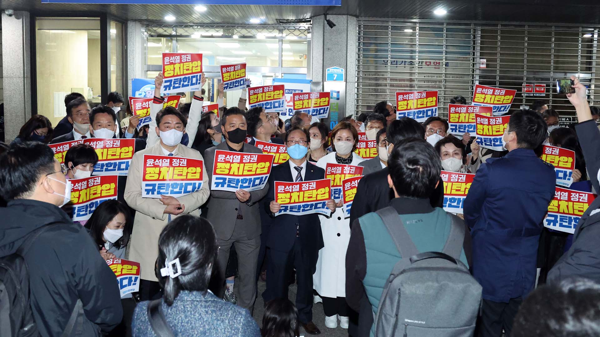 검찰, 온라인카지노 슬롯연구원 압수수색 나서…온라인카지노 슬롯 "국감 중단" 반발 속 대치