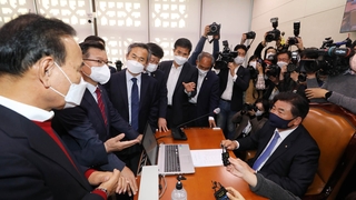 '쌀 정부매입 의무화' 농해수위 통과…여 "날치기 처리" 반발