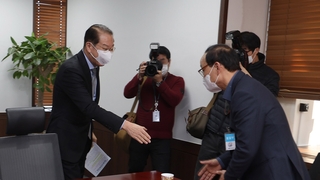 권영세, 북한 억류자 가족 만나 "석방 노력"…통일장관 첫 면담