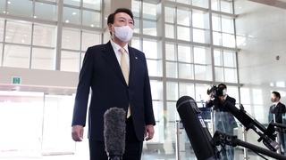 윤대통령, 출근길 문답 중단…대통령실 "불미스런 일 재발 안돼"