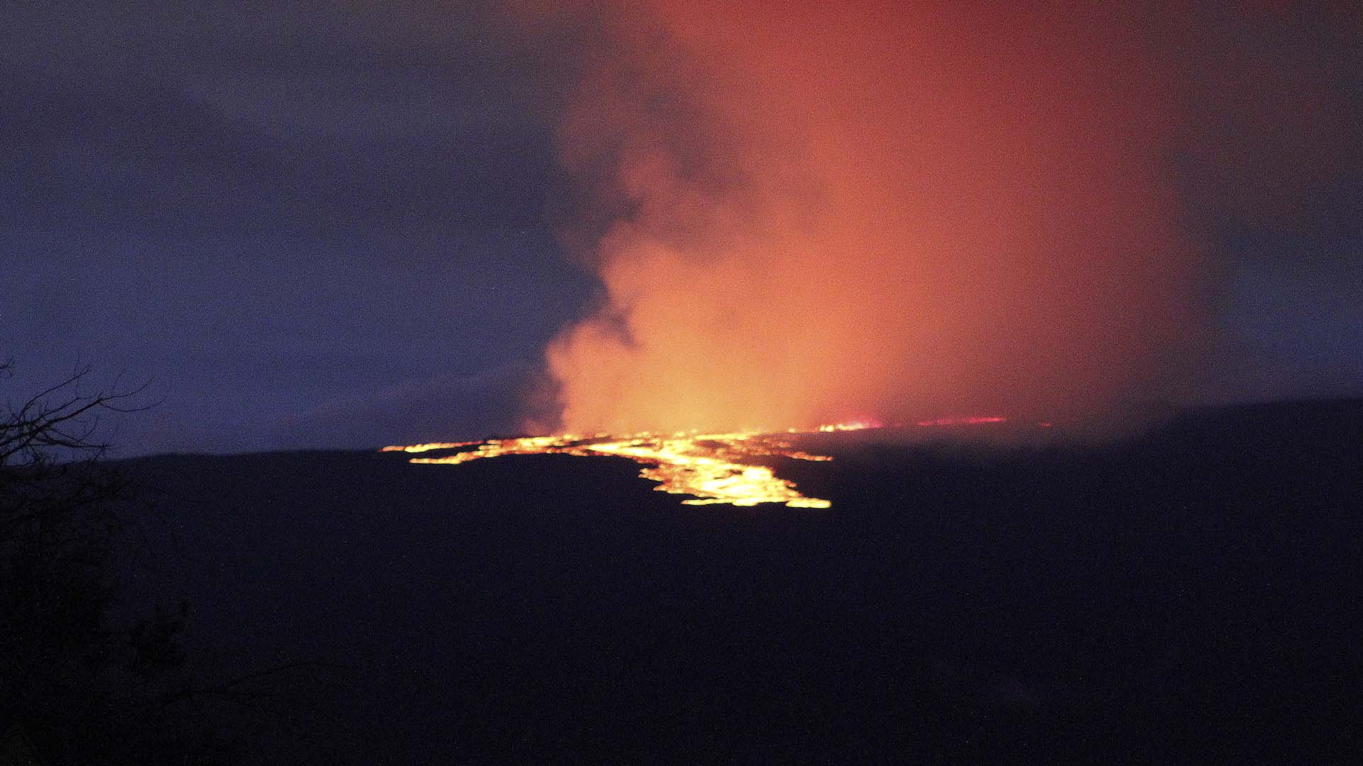 세계 최대 하와이 활화산 분화 시작…정상부 용암 분출