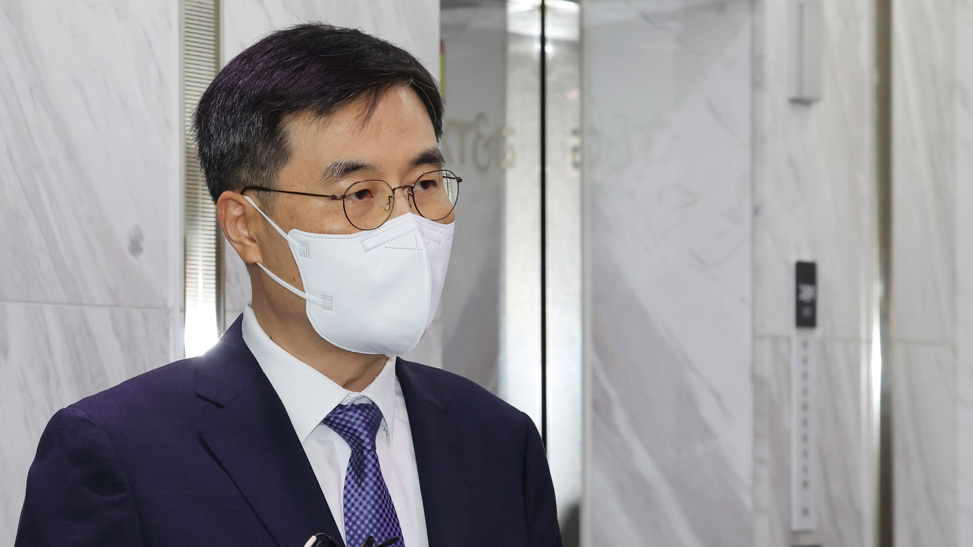 '대령 강등' 전익수 공군 법무실장, <em class='find'>징계취소</em> 소송