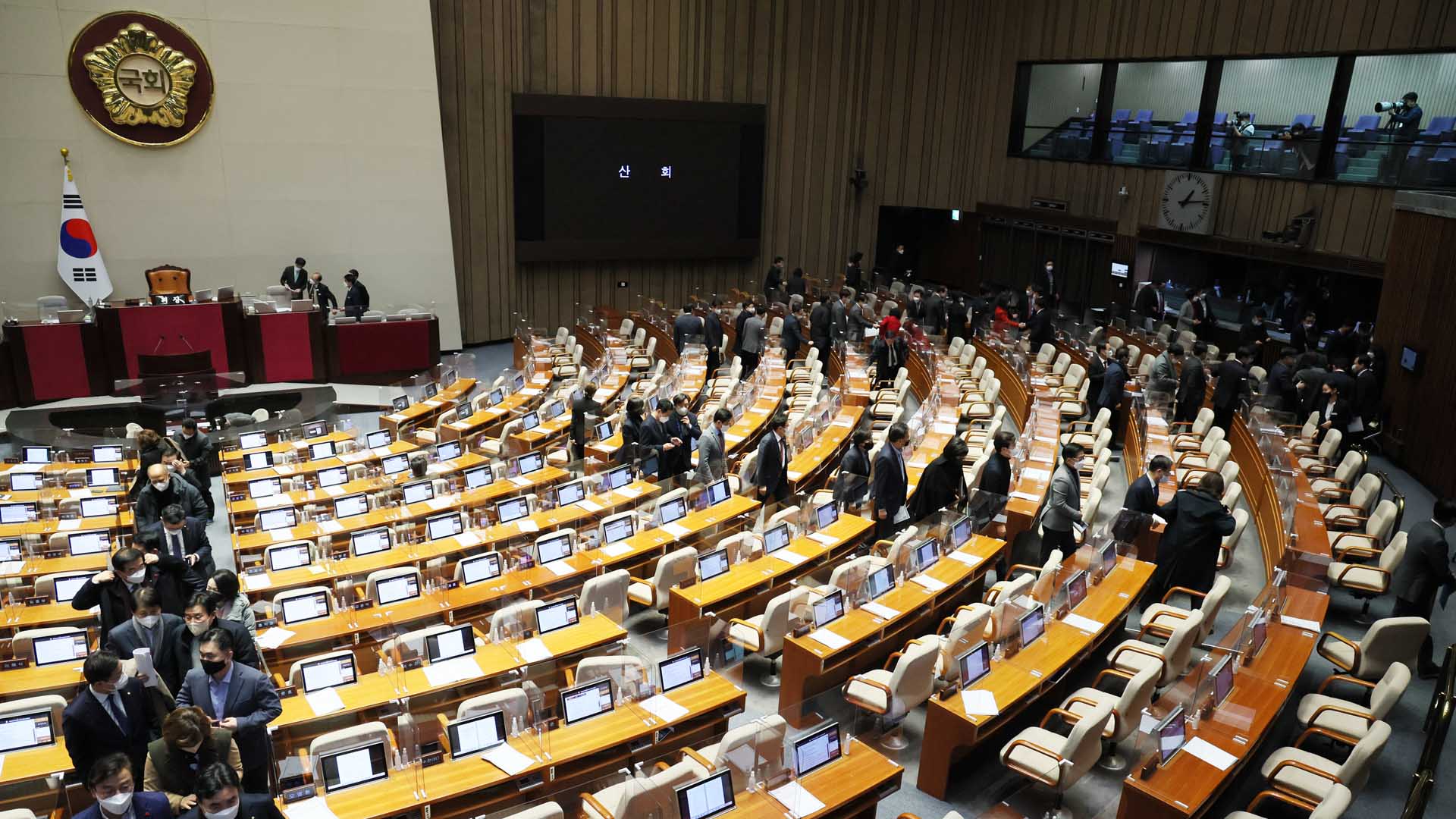 윤정부 첫 온라인카지노 추천 1안 통과…국회선진화법 후 '최장 지각'