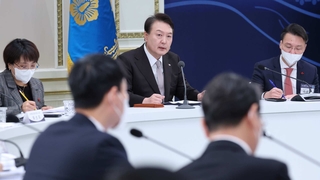 윤대통령 "이념 접근에 부동산시장 왜곡…규제 과감히 풀어야"