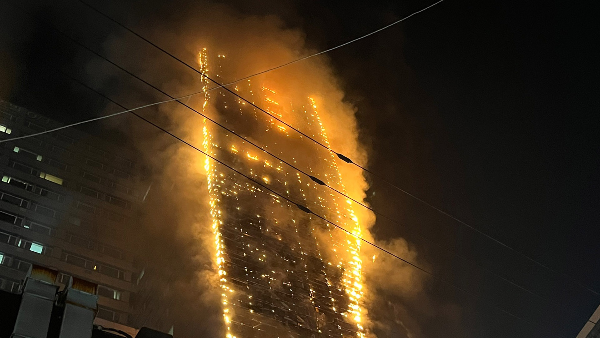 "종잇장처럼 타올라"…부산 오피스텔 주차타워 화재