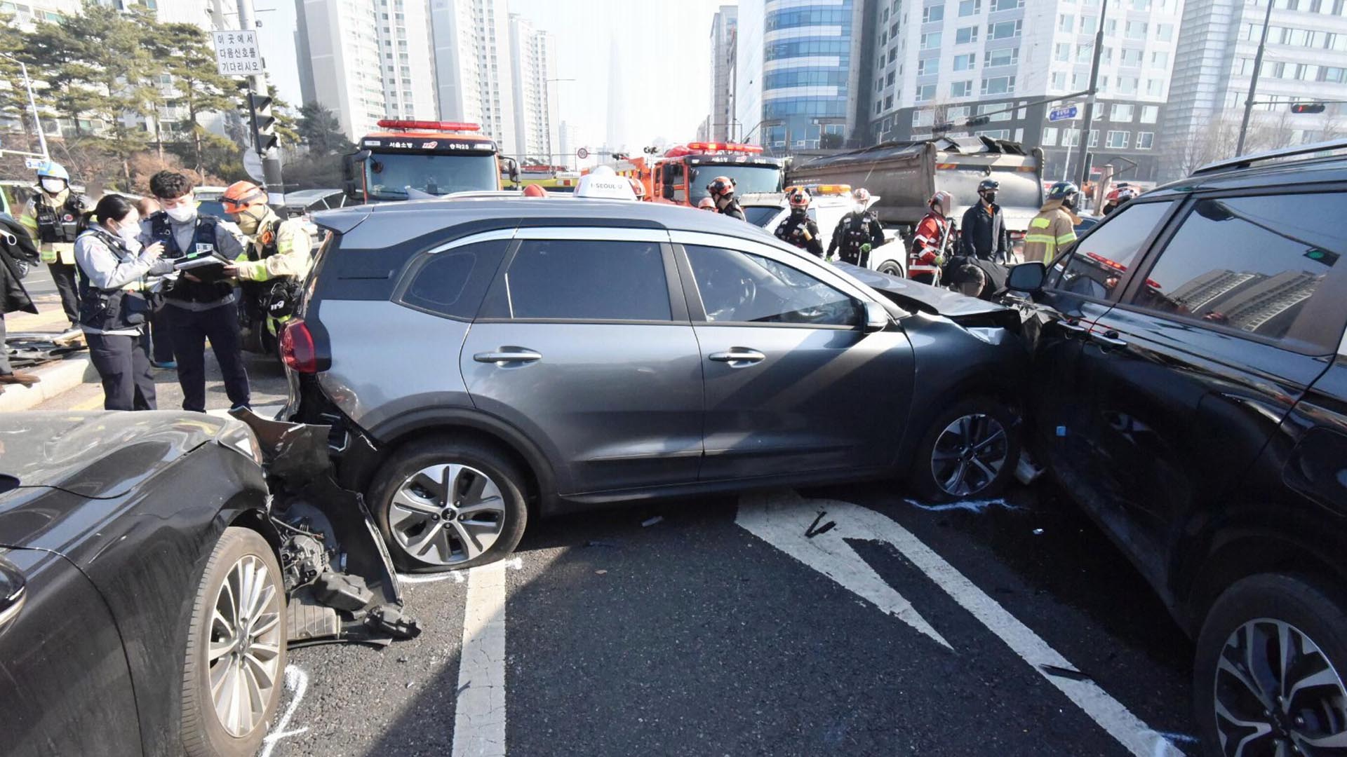 잠실 종합운동장 부근서 5중 추돌…<em class='find'급발진</em <em class='find'온라인카지노 합법 유니88</em