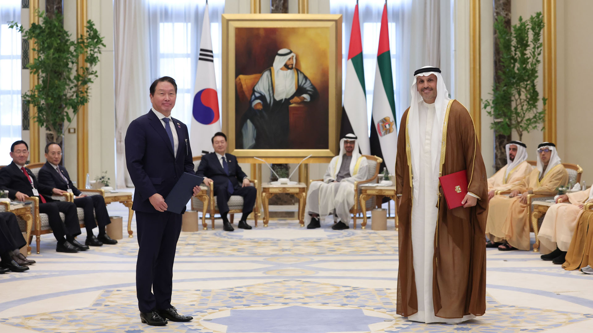 [비즈&] SK그룹, UAE 국부펀드와 기후변화 대응 협력 外