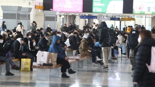 양손 가득 선물 보따리…즐겁고 설레는 귀성길