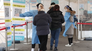 3천만 명 넘어선 코로나 누적 확진…10명 중 6명꼴