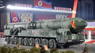 열병식 등장한 신형 ICBM·전술핵부대…"타격능력 과시"
