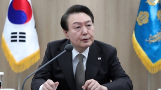 윤대통령 "민생에 모든 정책 초점…은행·통신 고통 분담해야"