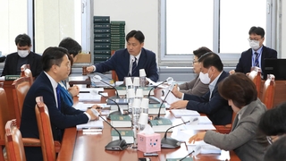 노란봉투법 환노위 소위 통과…여 "날치기" 반발