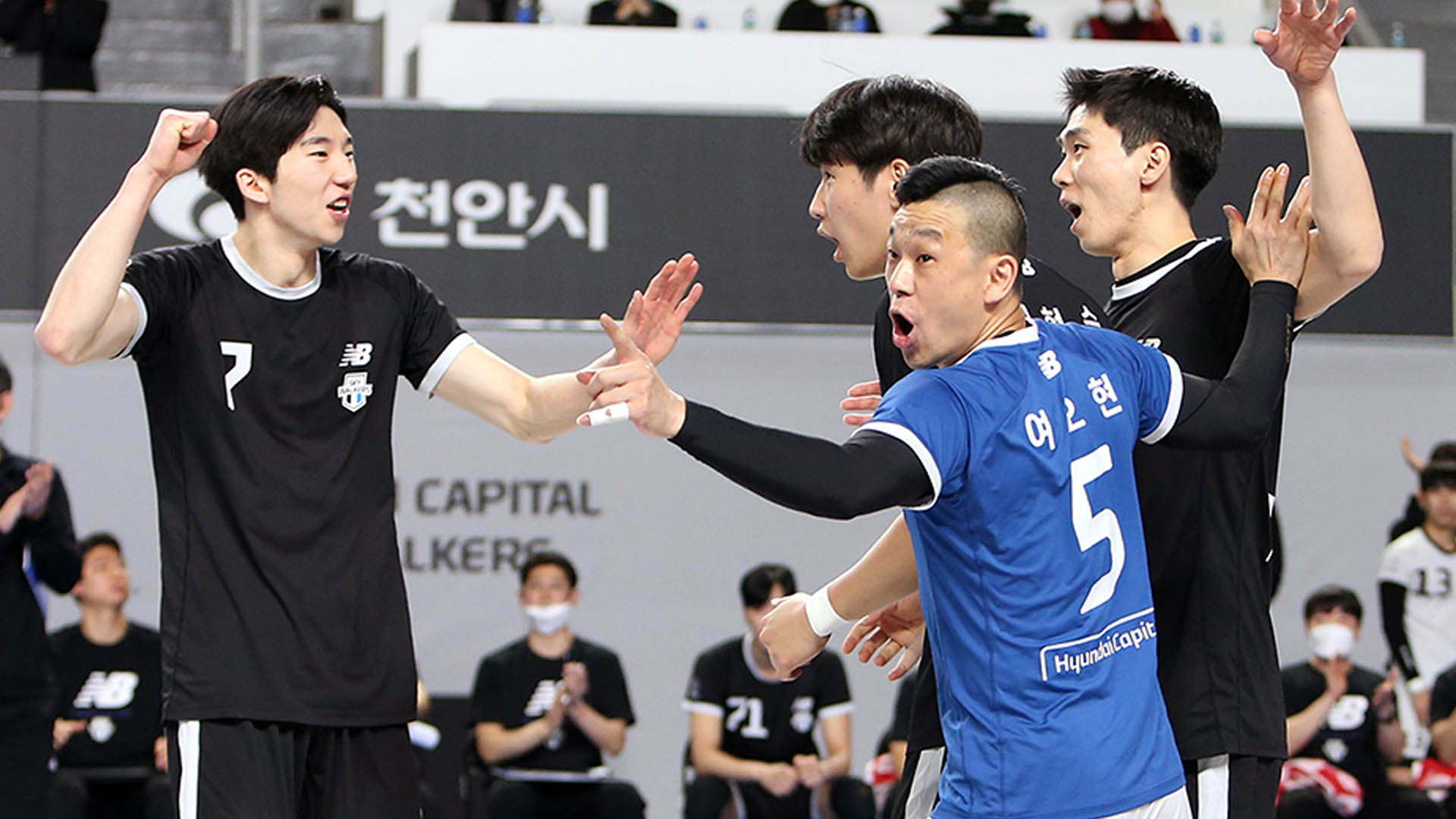 남자온라인카지노 커뮤니티 현대캐피탈, 선두 등극…<em class='find'여오현</em 600경기 출장 대기록