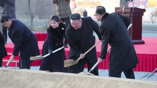 김정은 딸의 '광폭 행보'…주택단지 착공식서 첫 삽