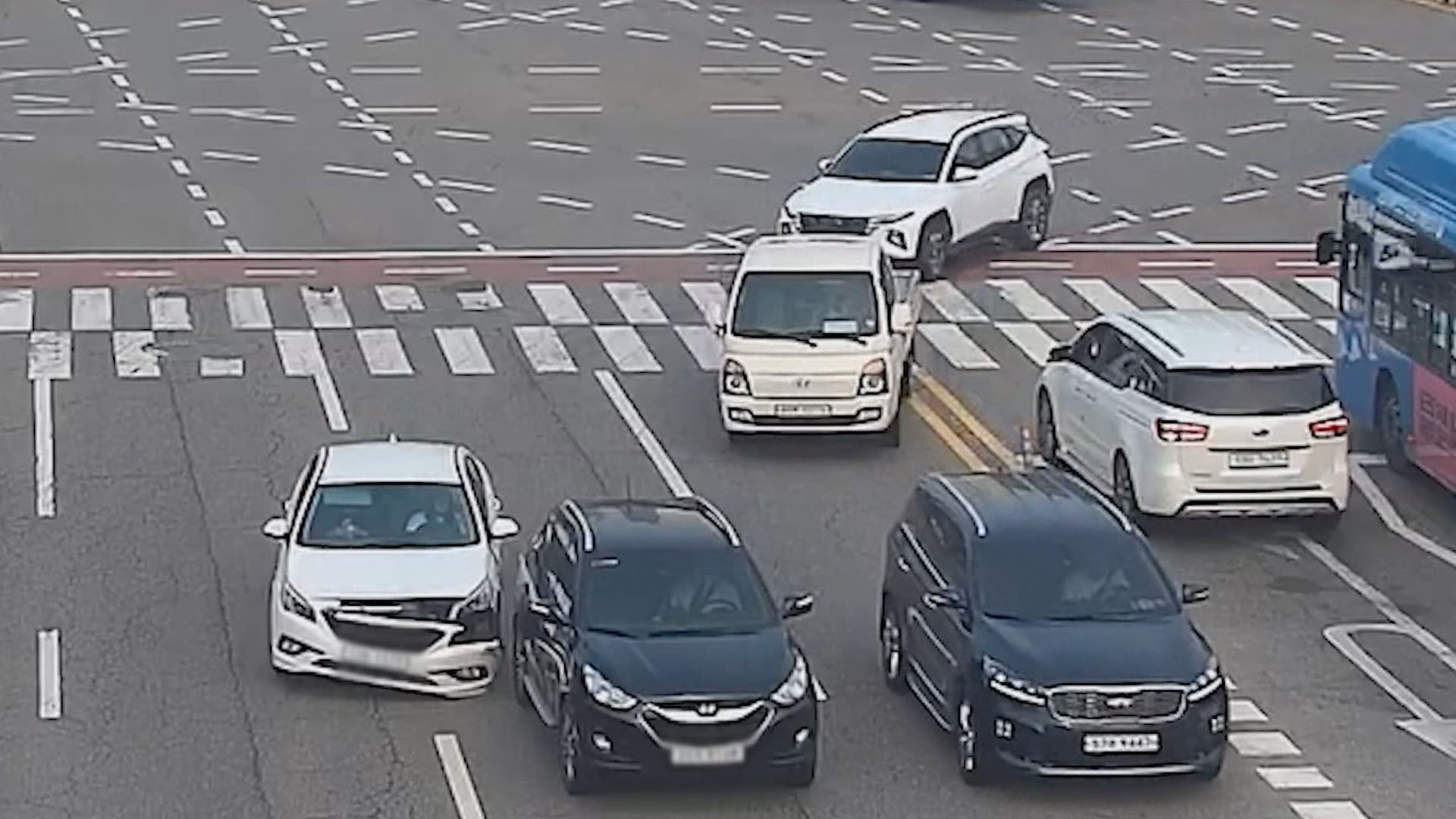 진로위반 차량 골라 교통사고…보험사기 <em class='find'일당</em <em class='find'라이브카지노</em