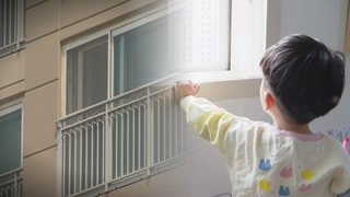 반복되는 방충망 추락사고…"순식간에"