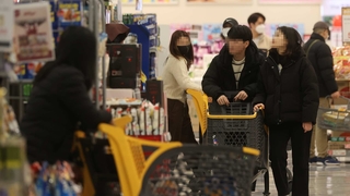 WHO 결정 있어야하나?…마스크 전면 해제 의견 분분