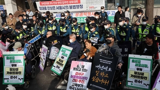 전장연 지하철 탑승 시위 재개…오세훈 "불법 안돼"