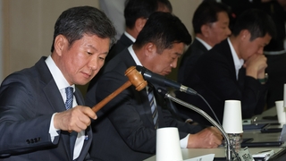 등 떠밀려 사면 철회…정몽규 축구협회장 뒷북 사과