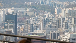 떨어지긴 했지만…사기엔 너무 비싼 서울 아파트