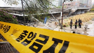 분당 정자동 교량 보행로 50m 붕괴…1명 사망·1명 중상