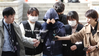 '청부' 재력가 부인 영장심사…입 닫은 배후 부부