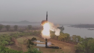 북한 "고체연료 ICBM '화성-18형' 첫 시험발사"