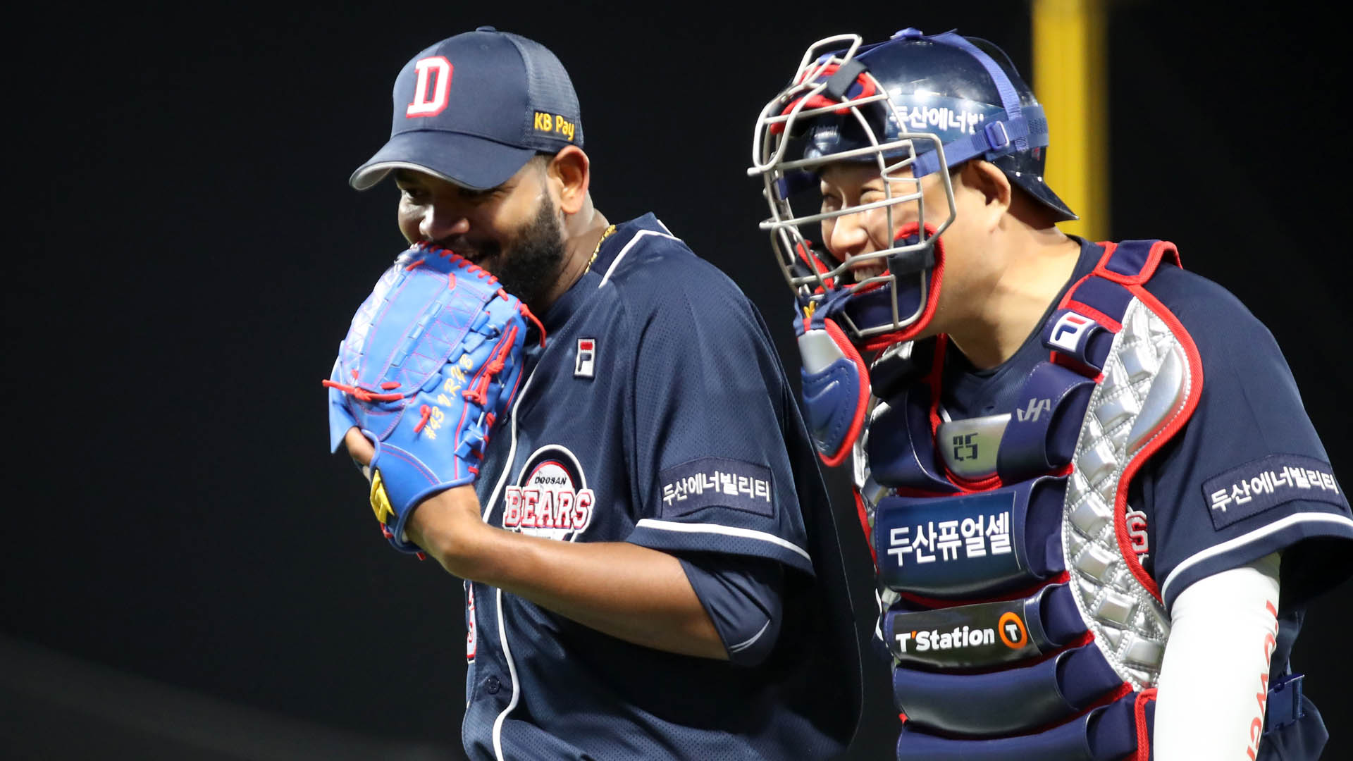 홈런 2개·알칸타라 역투…두산, 한화에 위닝시리즈