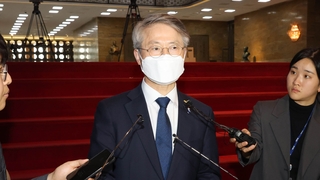 민형배, 1년만에 민주당 복당…여·정의 "꼼수탈당 사죄해야"