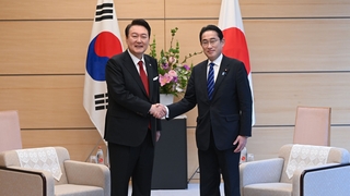 윤대통령 "한일 셔틀외교로 협력 확대"…'숯불불고기' 제안