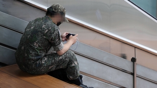 병사 휴대전화 사용시간 밤 9시까지로 시범운영…훈련병도 주말 1시간