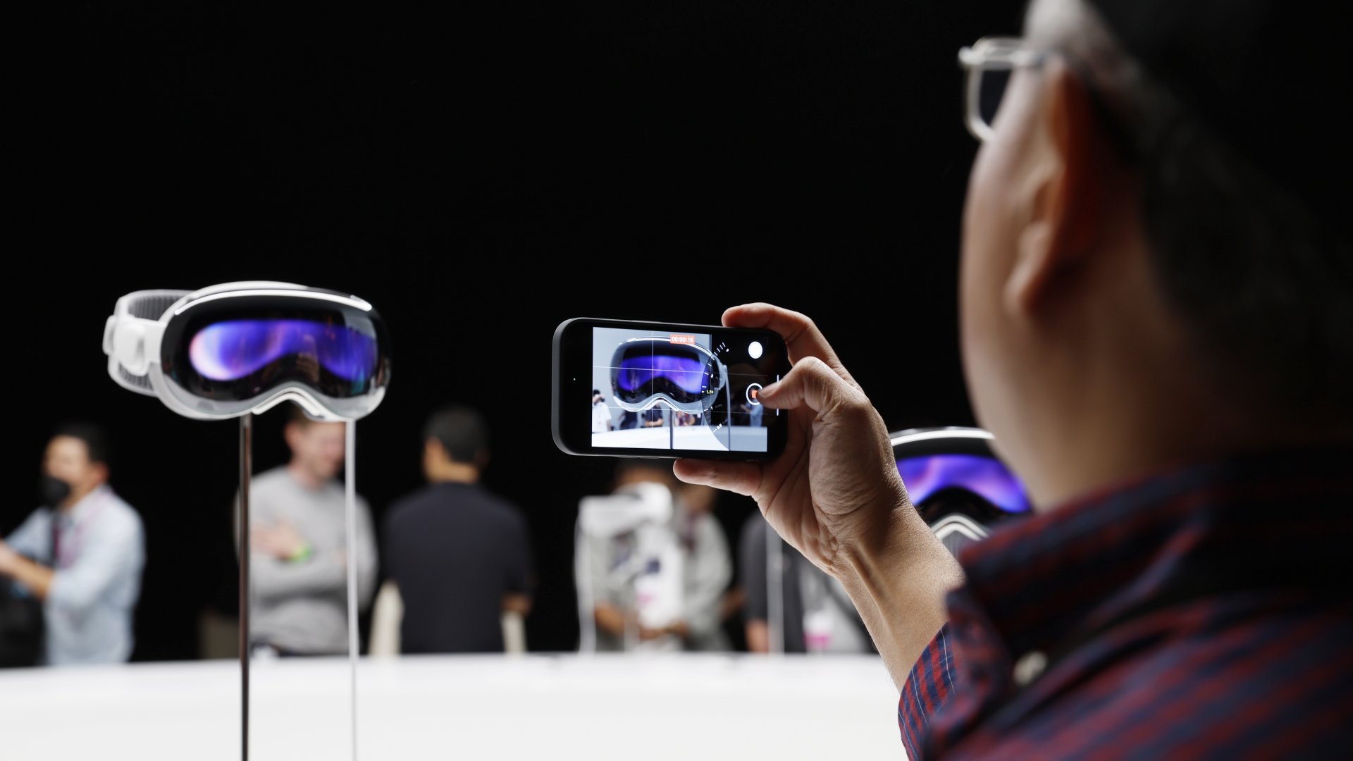 애플, MR 헤드셋 '비전 프로' 공개…팀쿡 "증강현실 플랫폼"