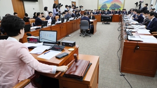 정무위서도 오염수 공방…"괴담 난무" "불신 초래"