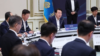 윤대통령 "정치파업에 절대 굴복 안해"…민주노총 총파업에 강경 대응 예고