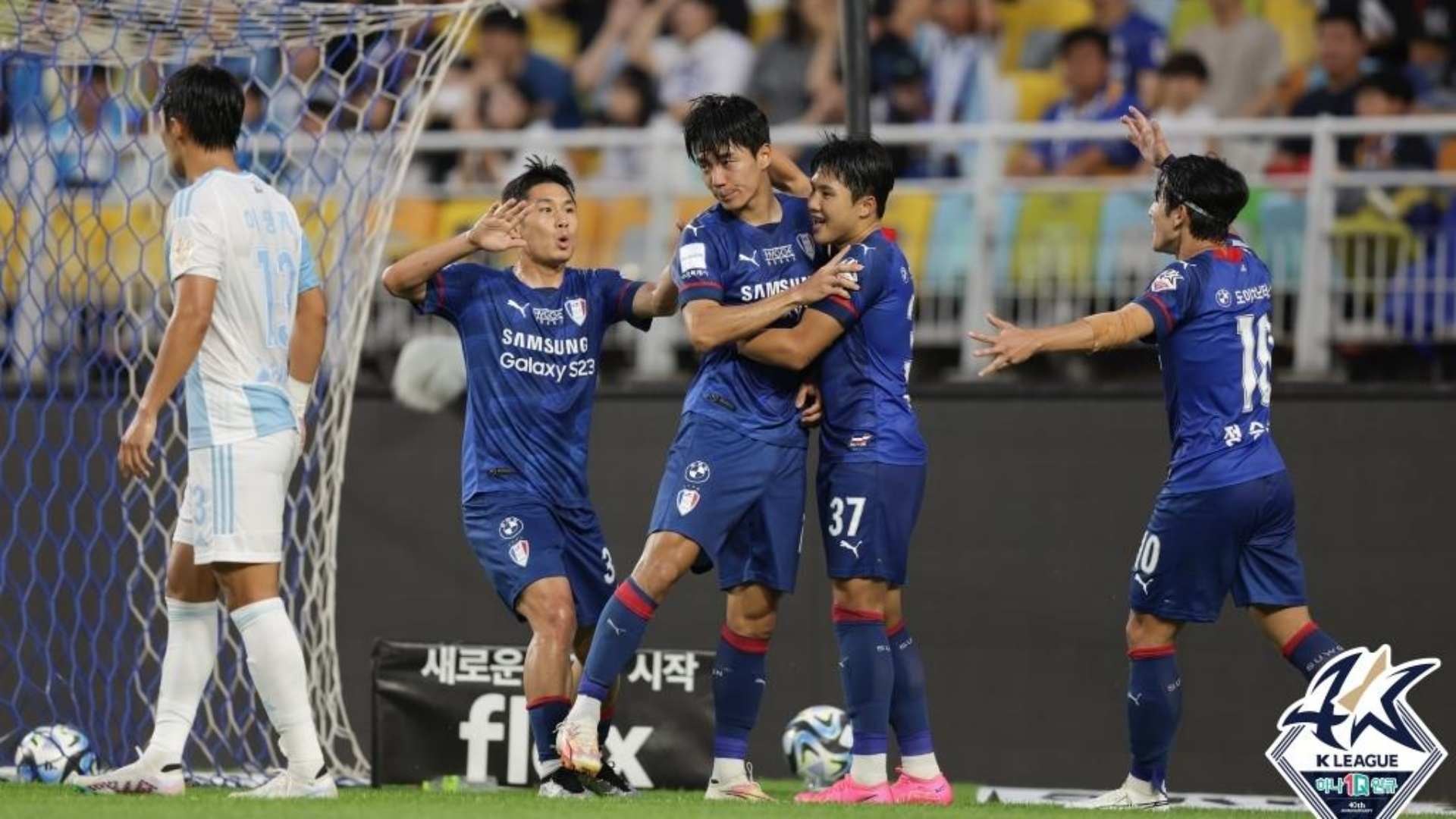 꼴찌 수원, 선두 울산 완파…시즌 첫 홈경기 승리