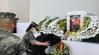"이렇게 못 보내"…고 채수근 상병 빈소 눈물바다