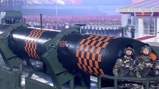 북, 열병식서 무인기·ICBM 과시…핵어뢰 공개