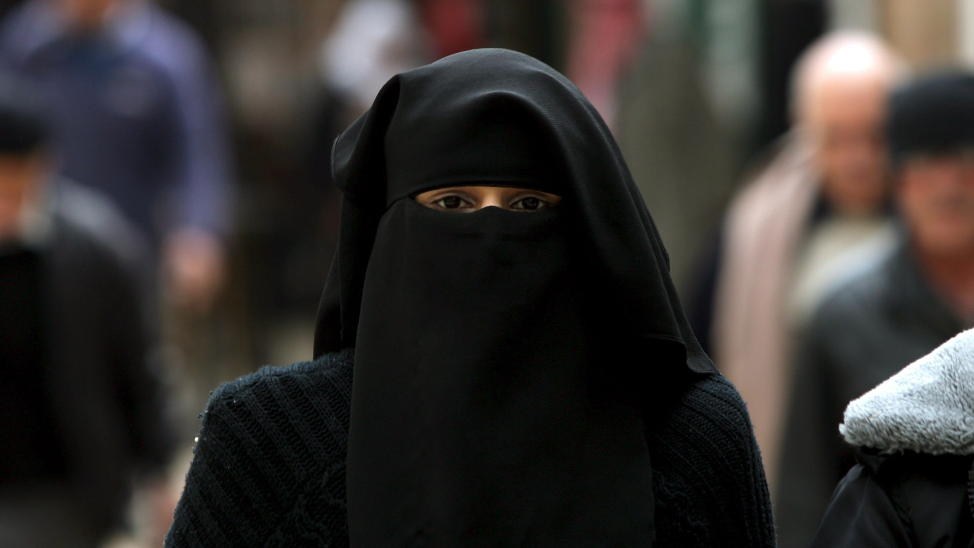 프랑스 "온라인카지노 처벌 의상 교내착용 금지"…"온라인카지노 처벌 혐오냐" 반발