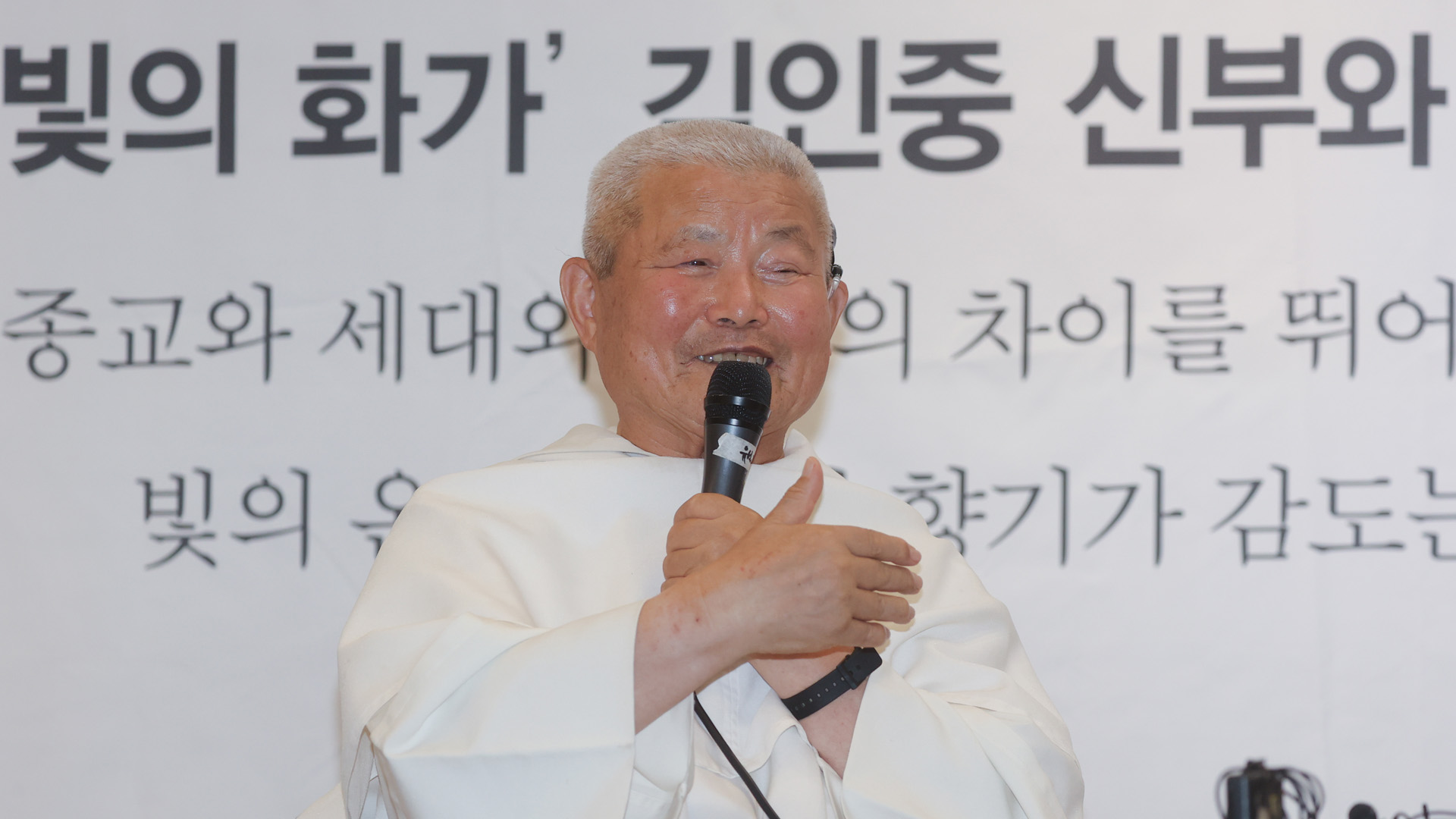 '빛의 화가' 김인중 신부…"화합의 꽃씨 되길"