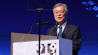 문재인 "안보·경제, 보수정부가 낫다는 조작된 신화 벗어나야"